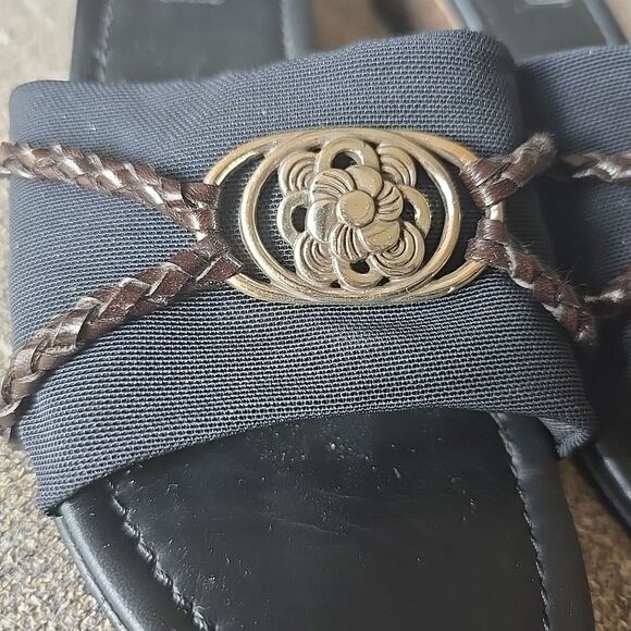 Brighton Y2K Lilian Black Wedge Pewter Flower Charm Slip On Sandals Shoes 8 - Picture 2 of 8